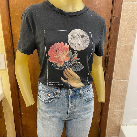 Cotton On Classic Arts Graphic Tee. Size medium. - Picture 3 of 16